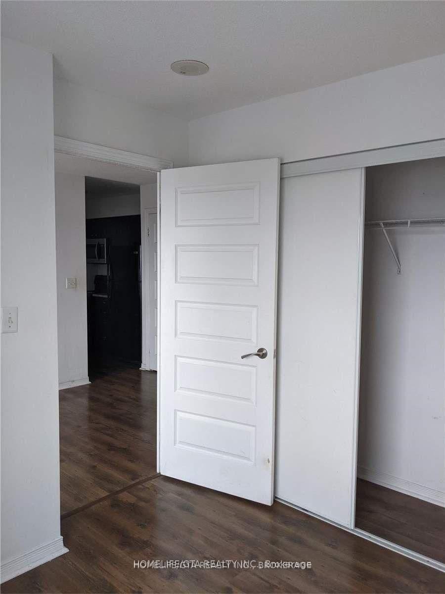 215 Queen Street E, Unit 1503 thumbnail 8