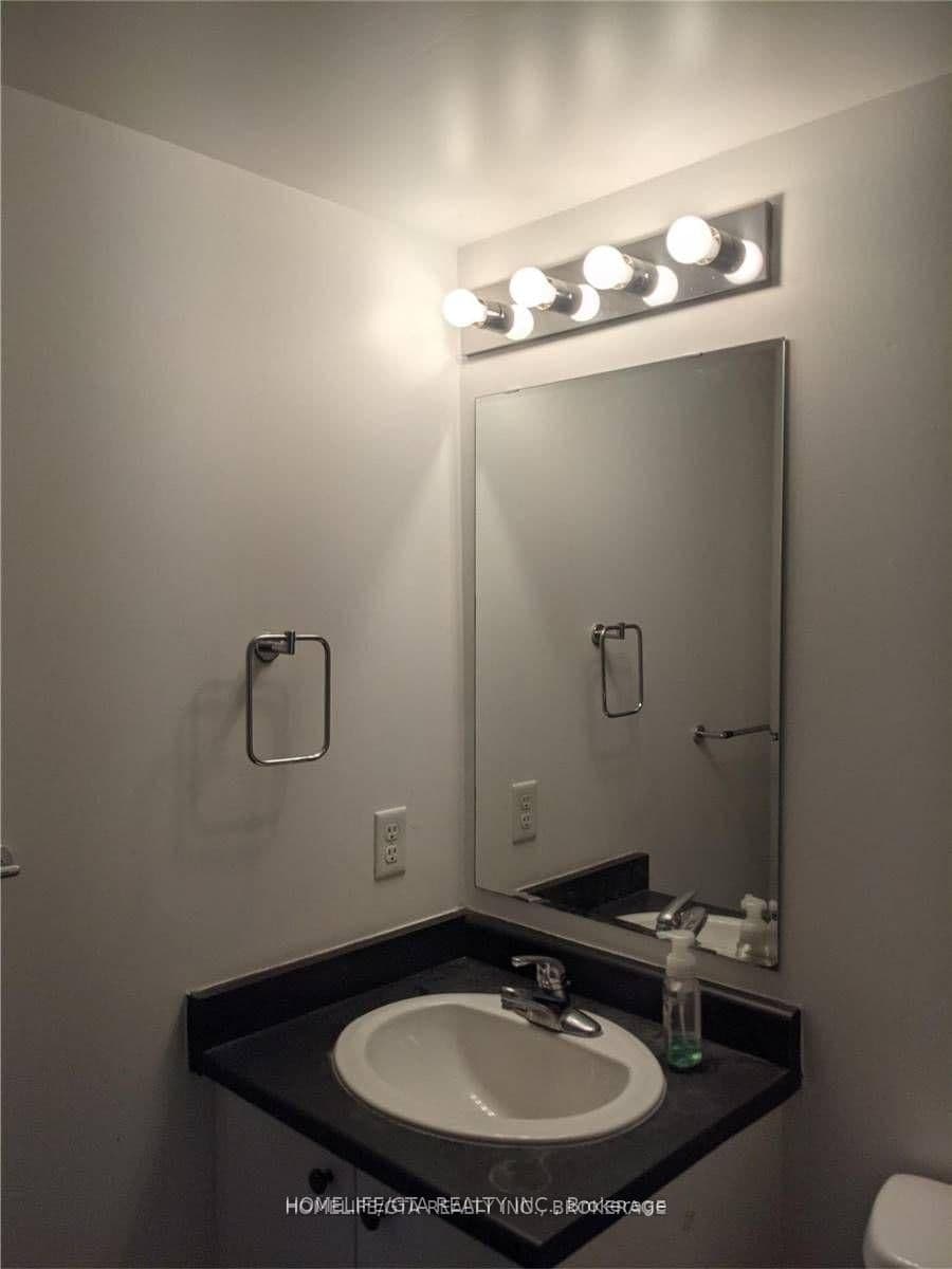 215 Queen Street E, Unit 1503 thumbnail 9