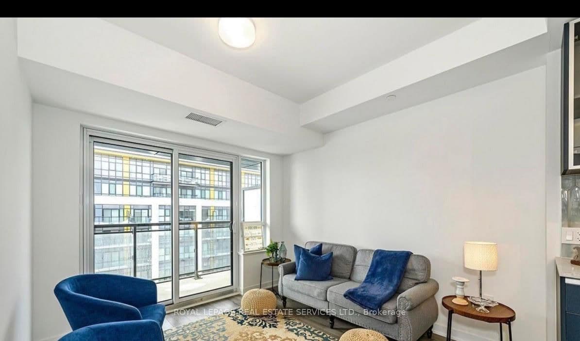 395 Dundas Street, Unit 820 thumbnail 4