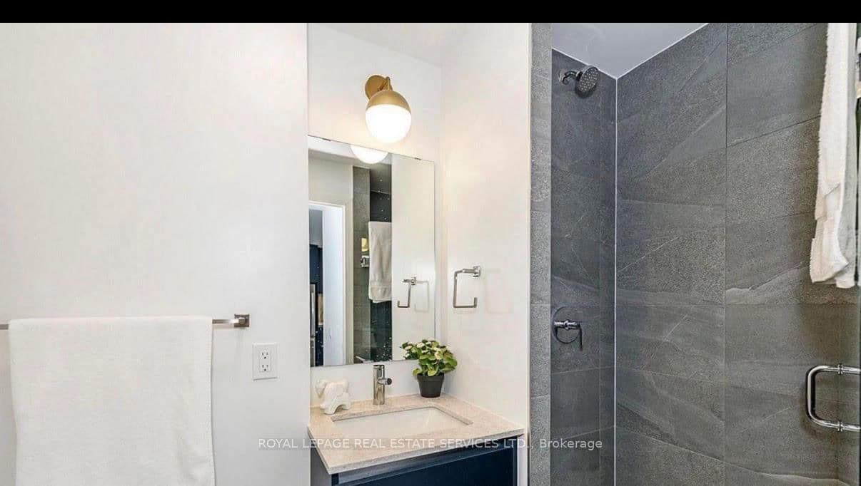 395 Dundas Street, Unit 820 thumbnail 8