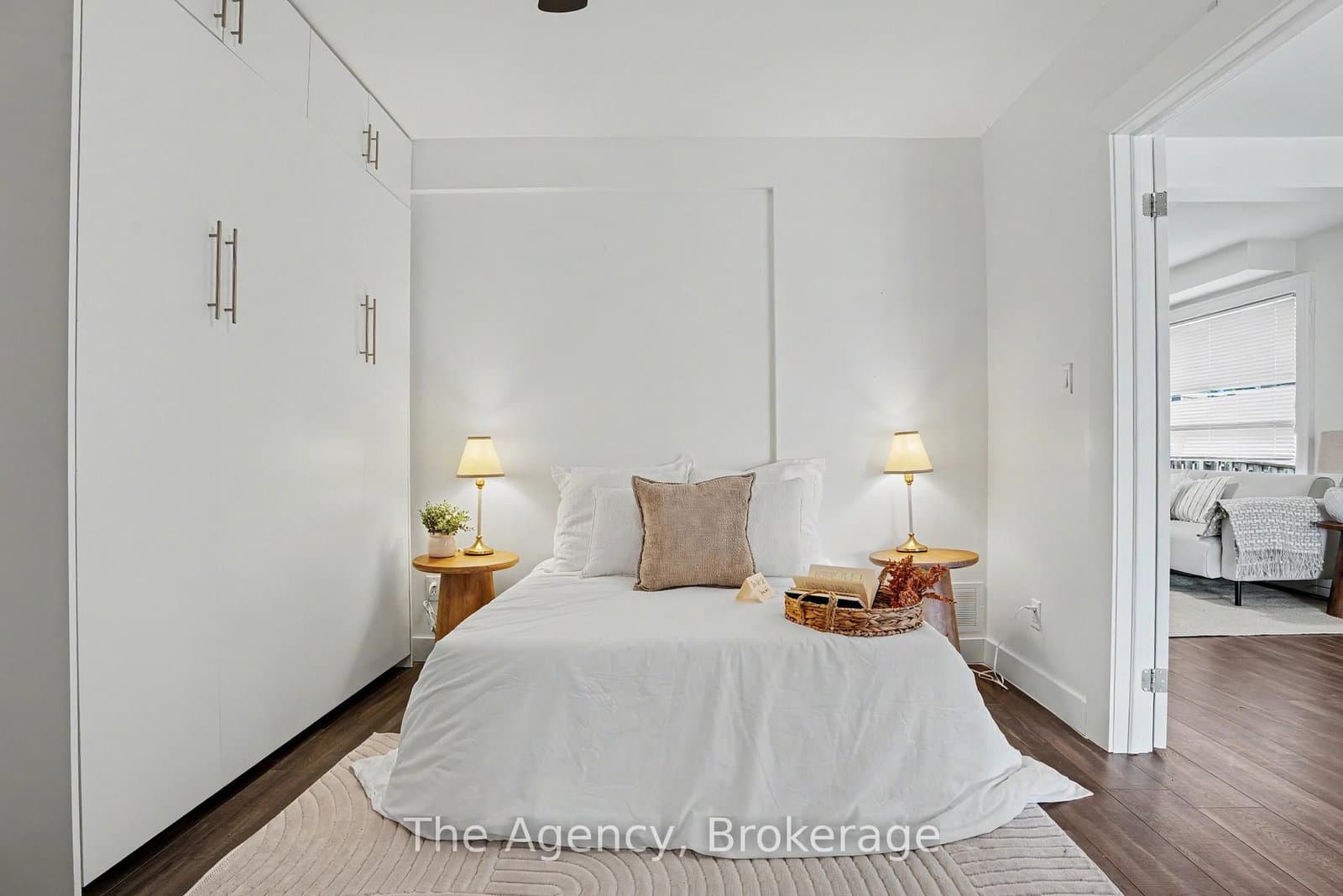 881 Lakeshore Road E thumbnail 14
