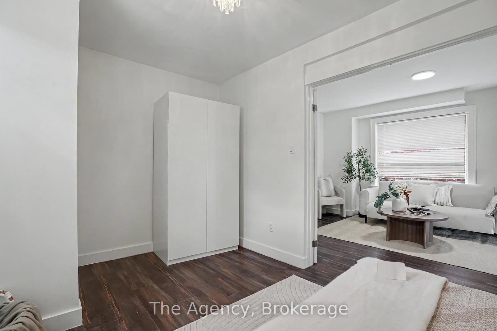 881 Lakeshore Road E thumbnail 17