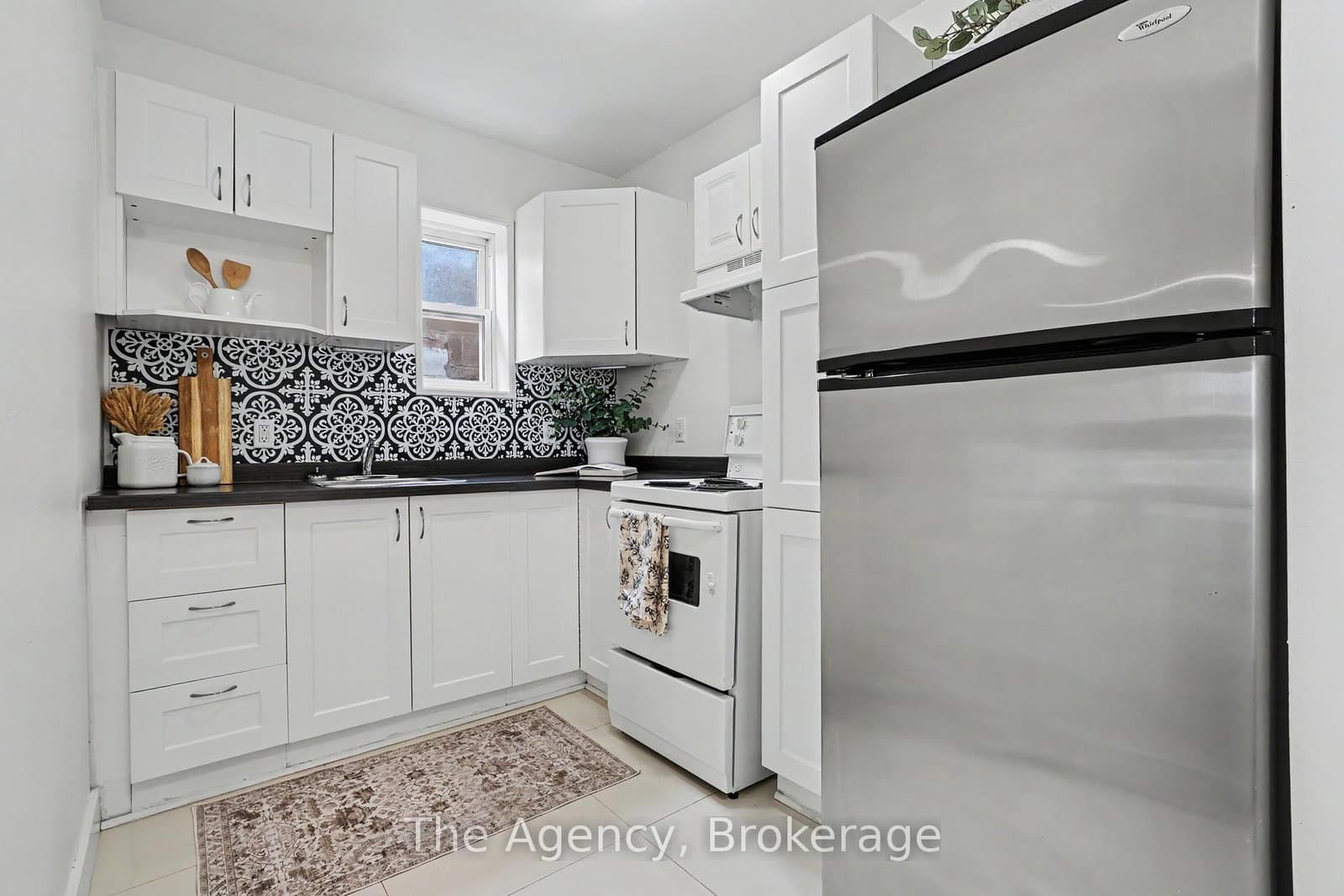881 Lakeshore Road E thumbnail 18