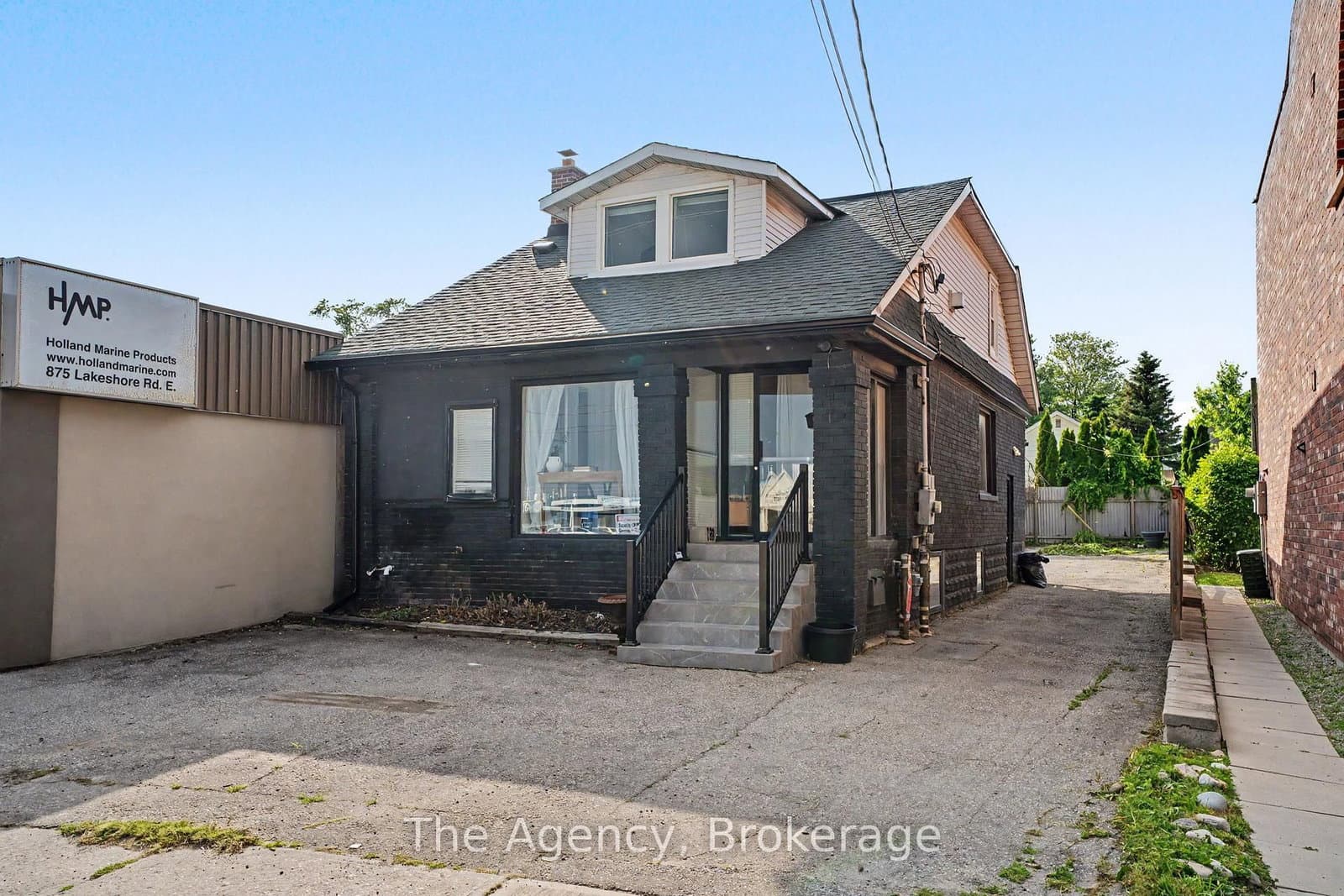 881 Lakeshore Road E thumbnail 2