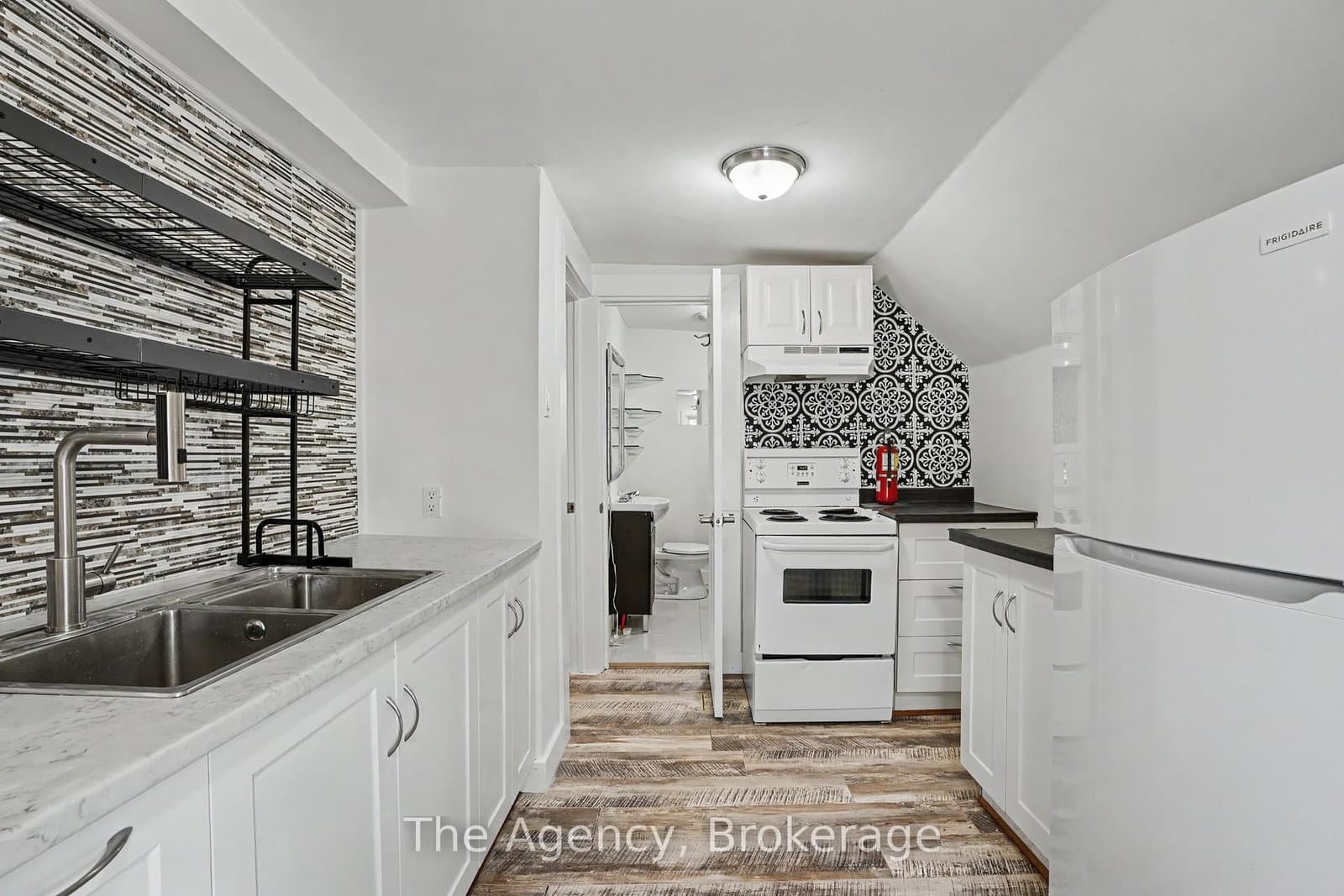 881 Lakeshore Road E thumbnail 31