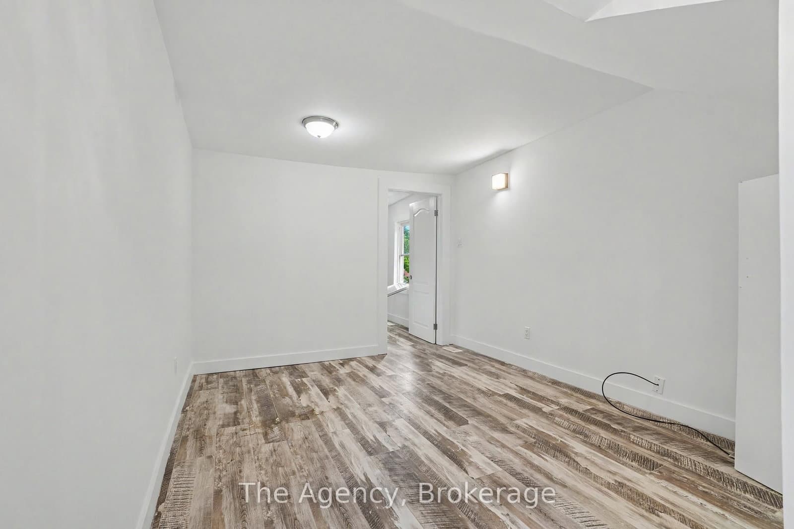 881 Lakeshore Road E thumbnail 36