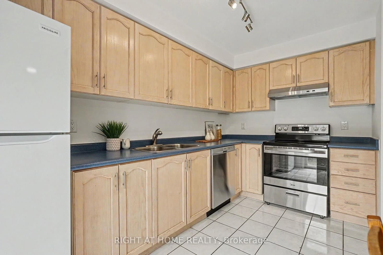 35 Malta Avenue, Unit 34 thumbnail 10