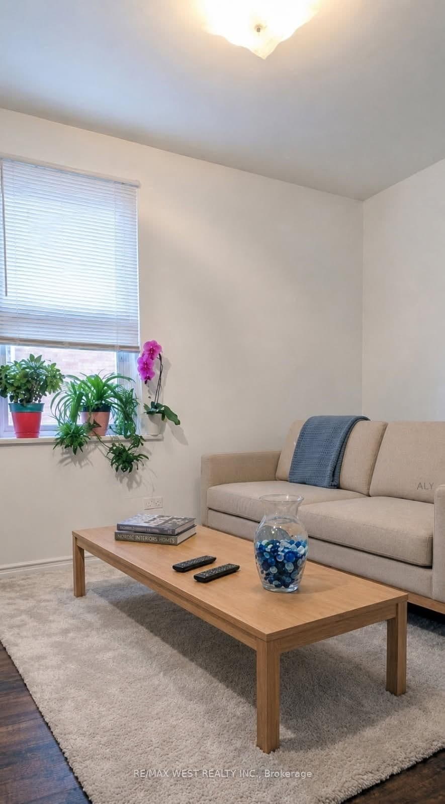 321 Caledonia Road, Unit upper thumbnail 5