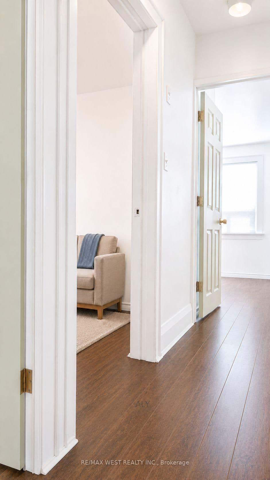 321 Caledonia Road, Unit upper thumbnail 6