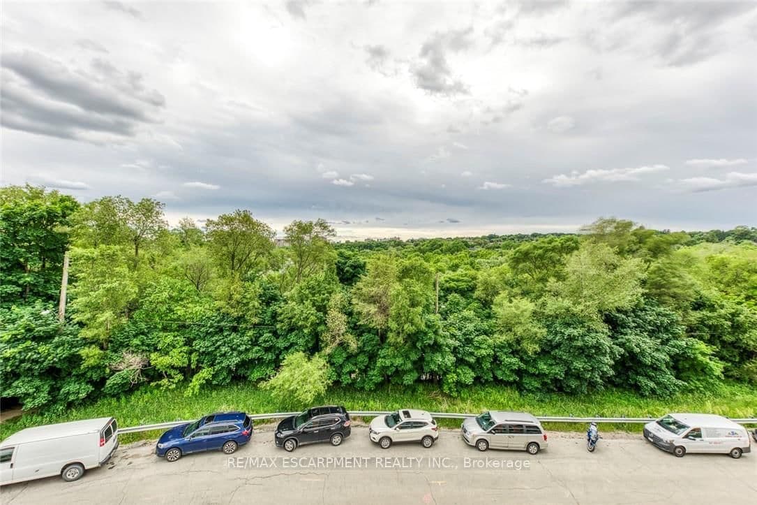 10 Wilby Crescent, Unit 309 thumbnail 16