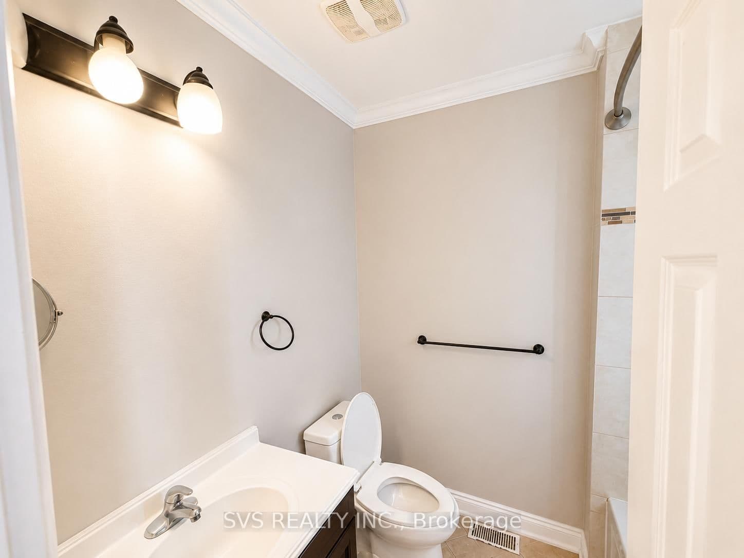 45 Craydon Avenue, Unit MAIN thumbnail 4