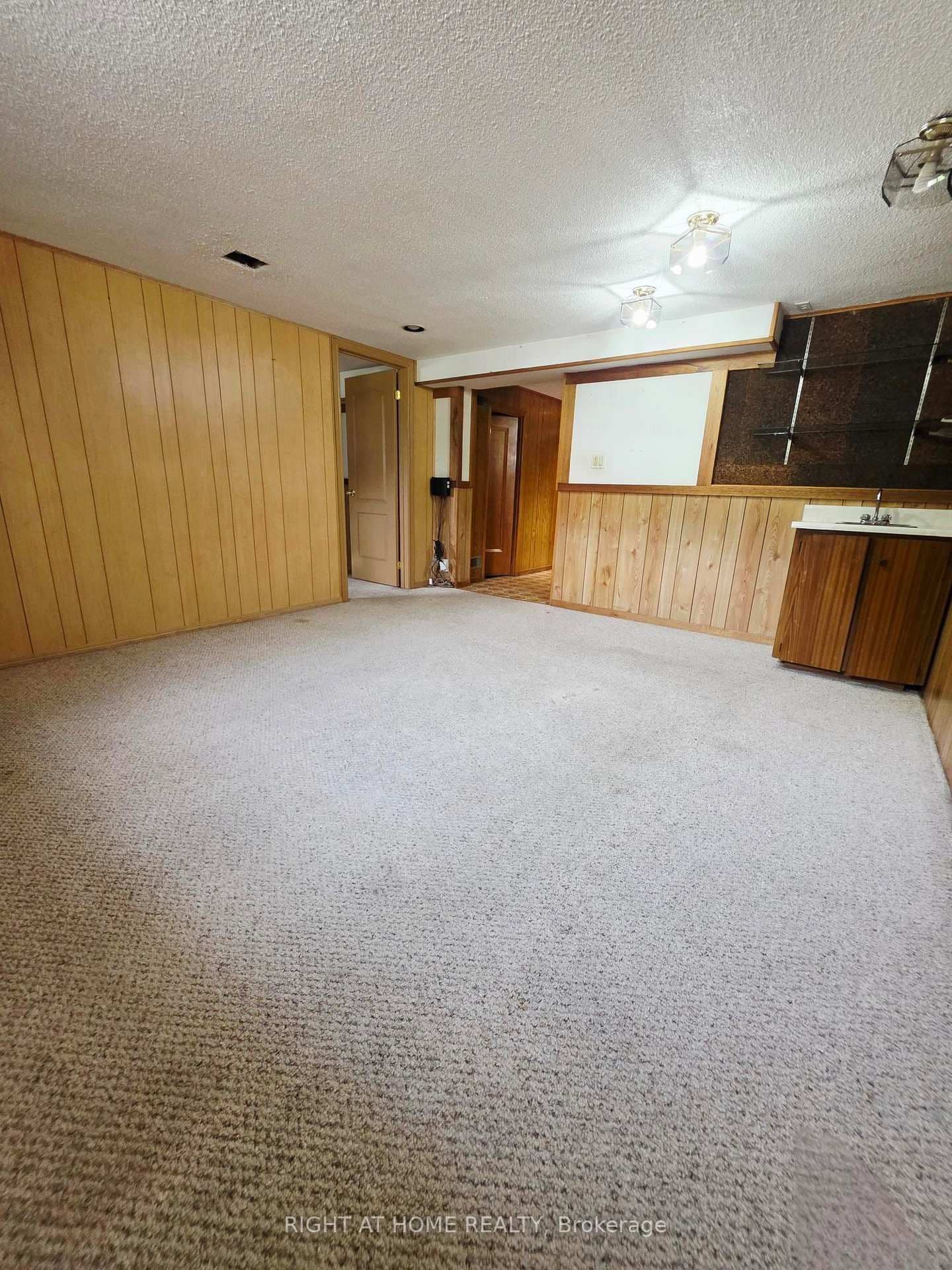 252 Maple Leaf Drive, Unit Lower thumbnail 10