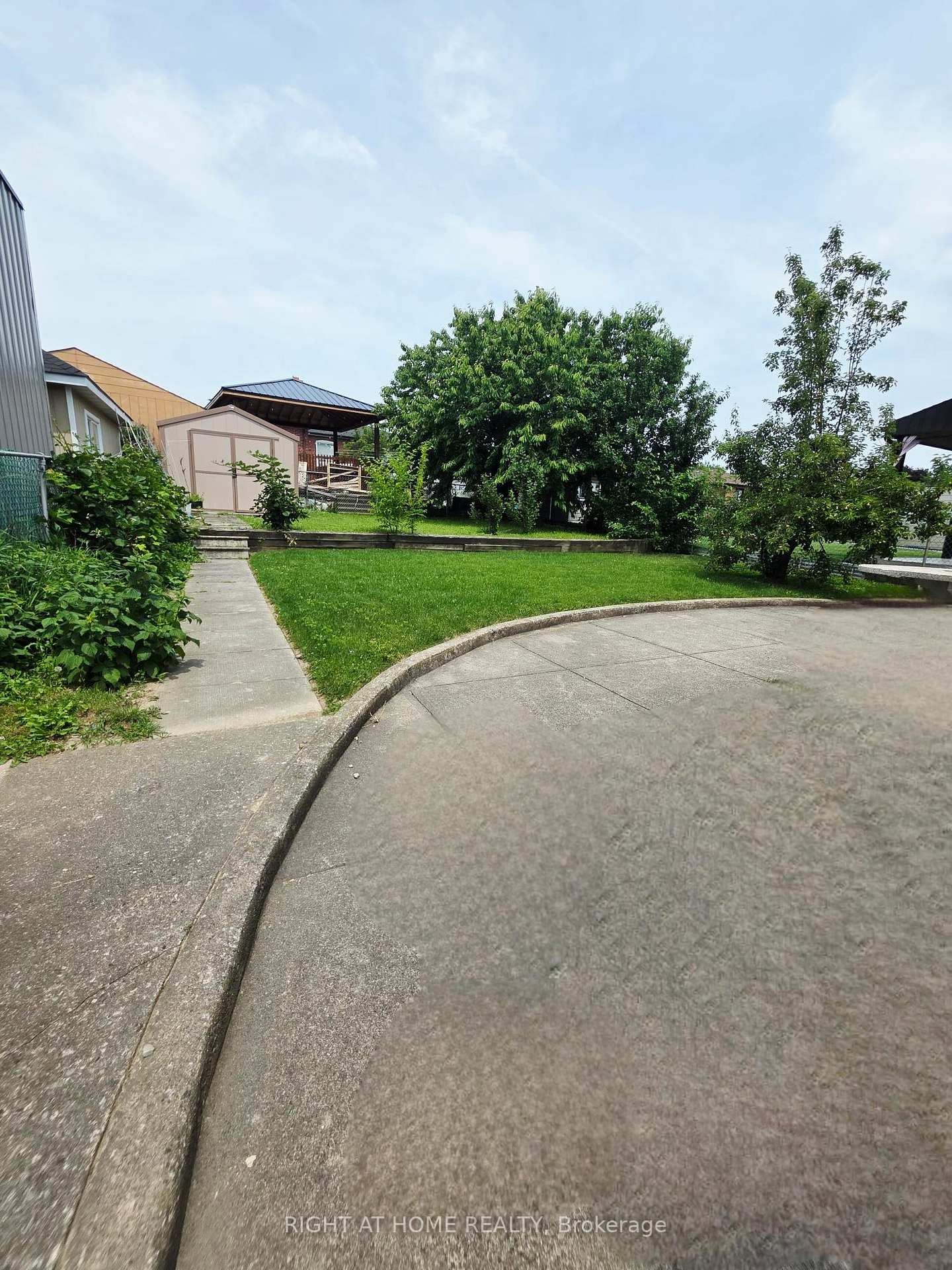 252 Maple Leaf Drive, Unit Lower thumbnail 20