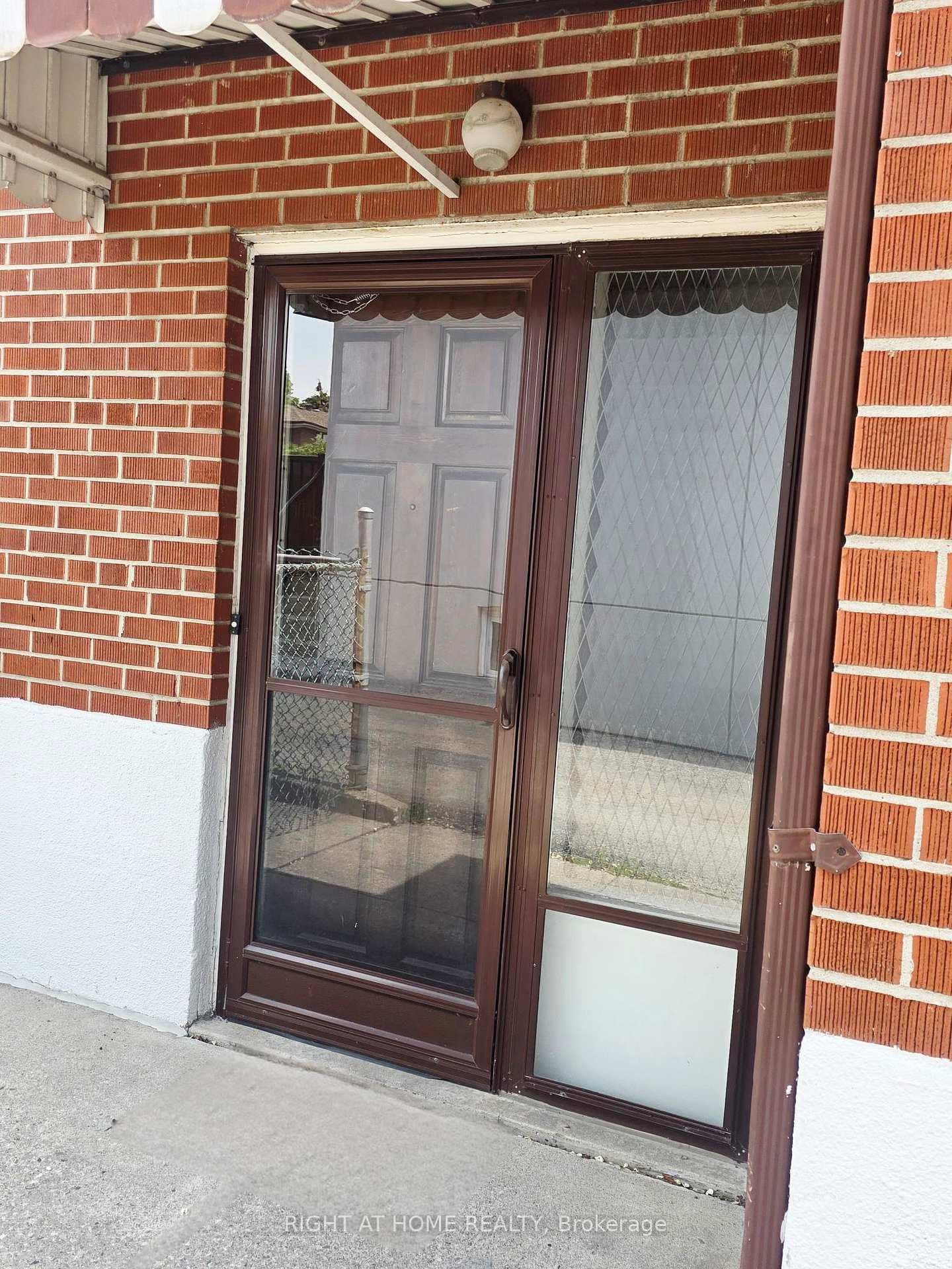 252 Maple Leaf Drive, Unit Lower thumbnail 3