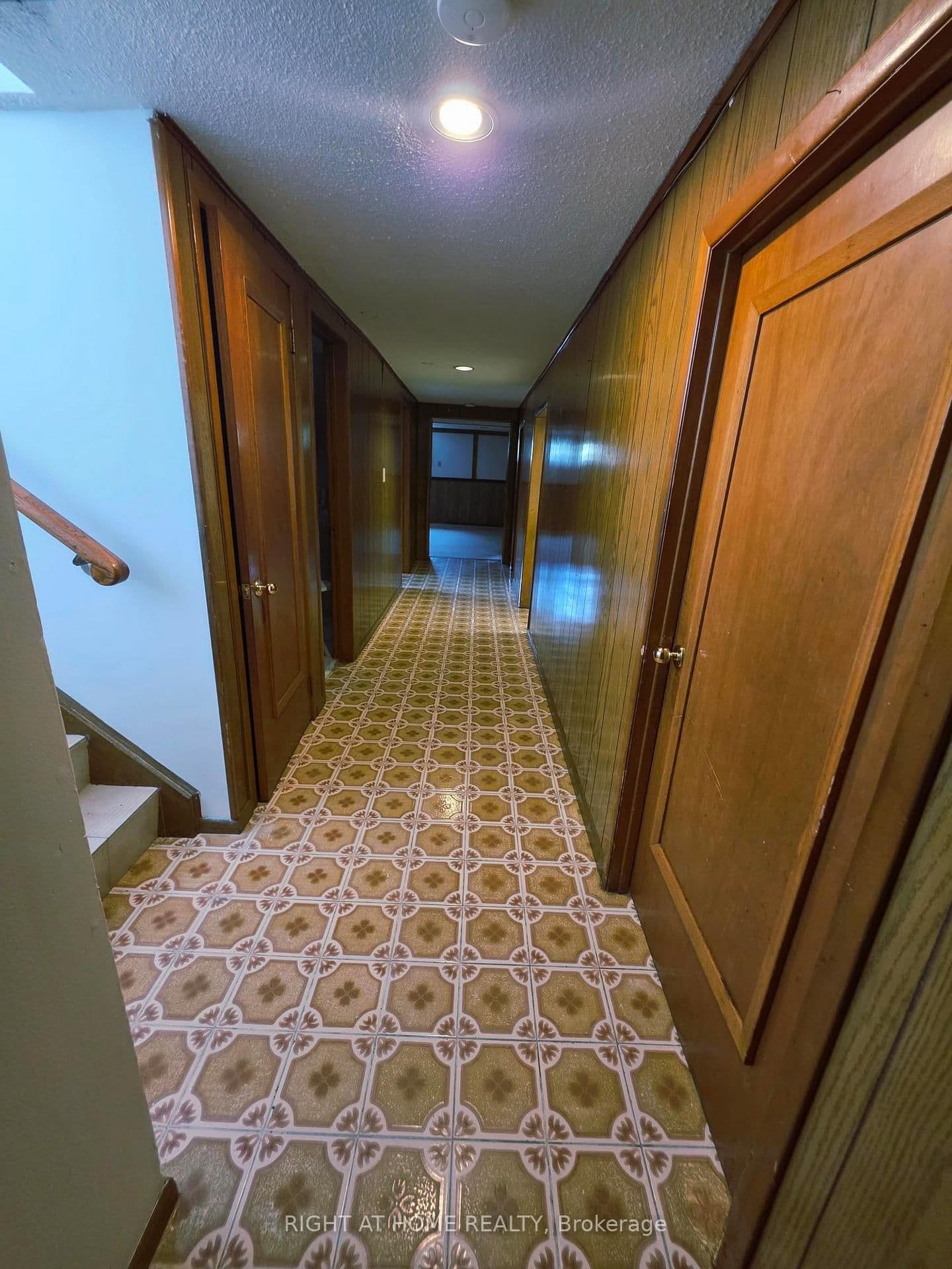 252 Maple Leaf Drive, Unit Lower thumbnail 5
