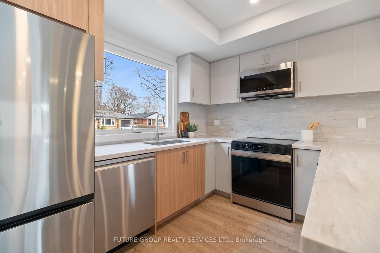 34 Poplar Avenue, Unit Unit 2 thumbnail 2