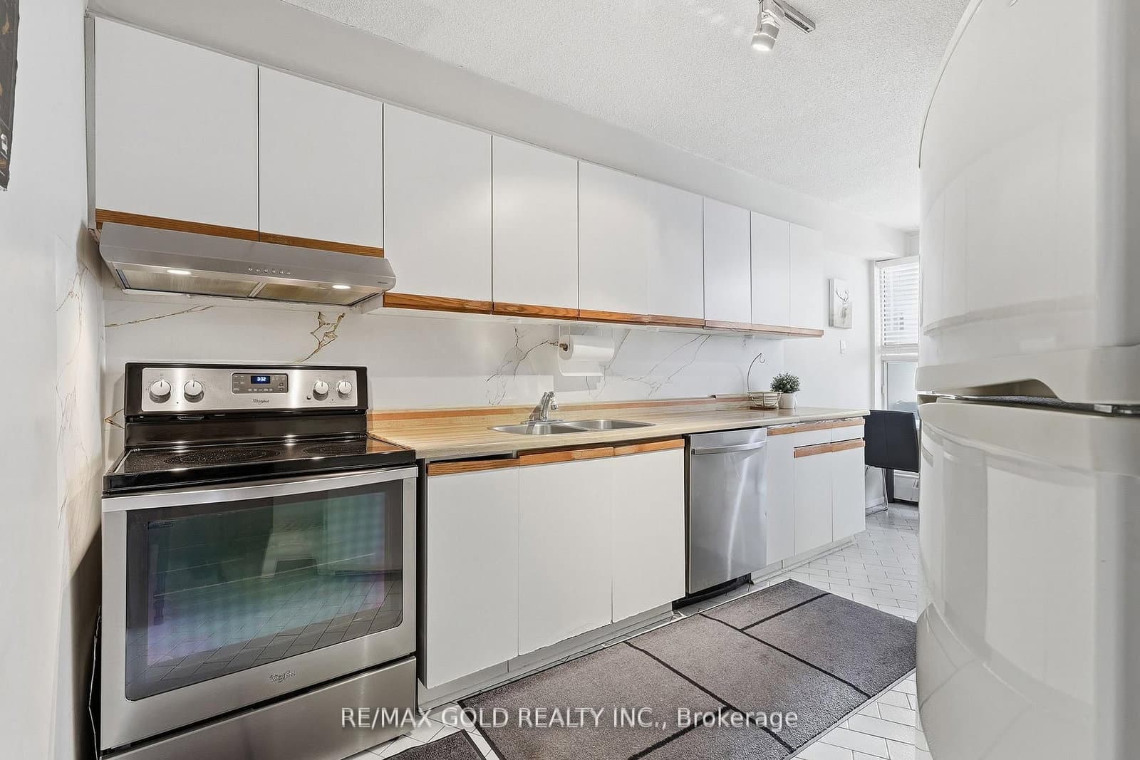 335 Mill Road, Unit 401 thumbnail 11