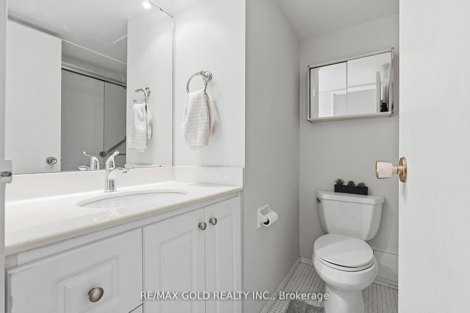 335 Mill Road, Unit 401 thumbnail 18