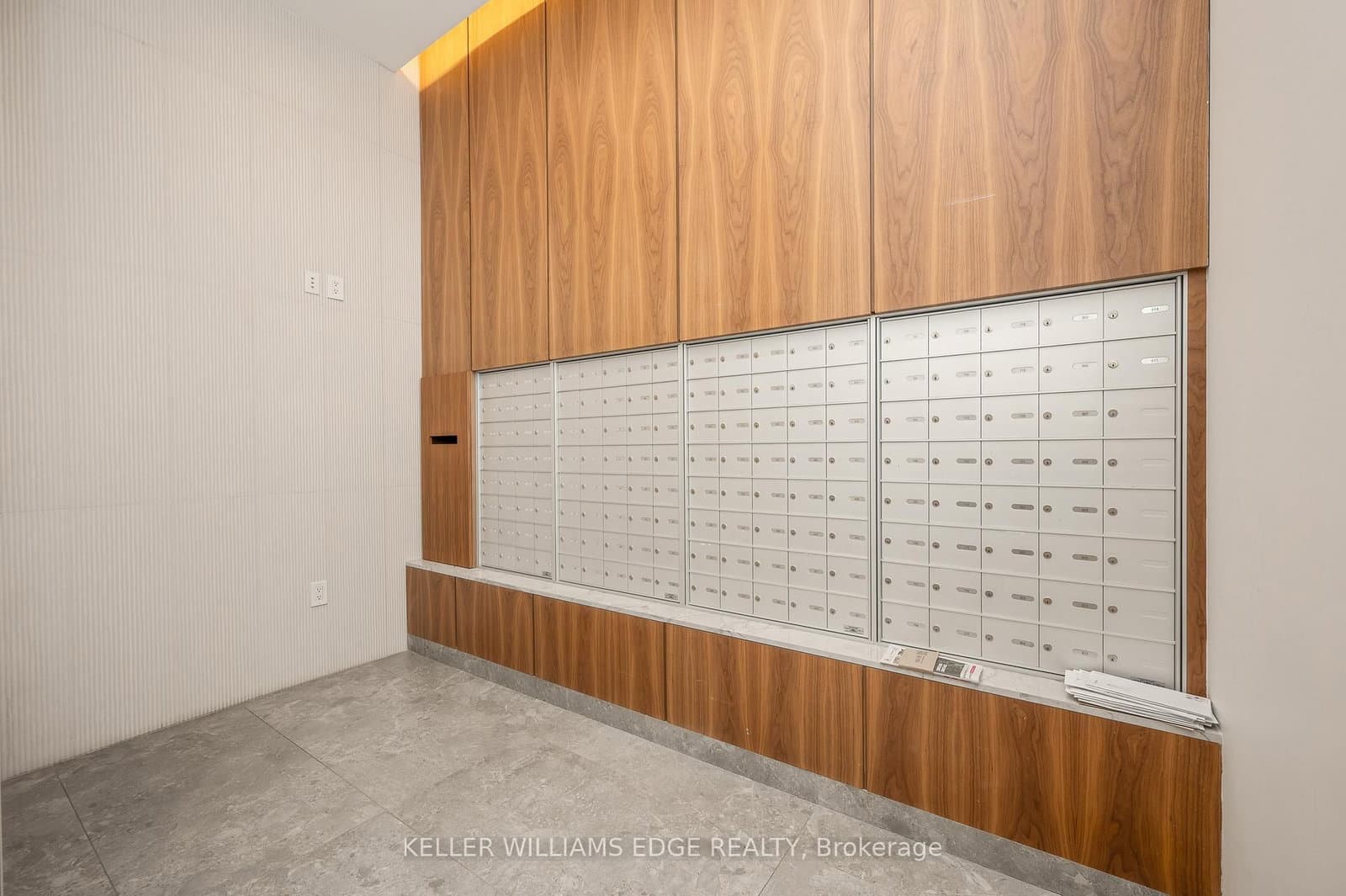 509 Dundas Street W, Unit 305 thumbnail 11