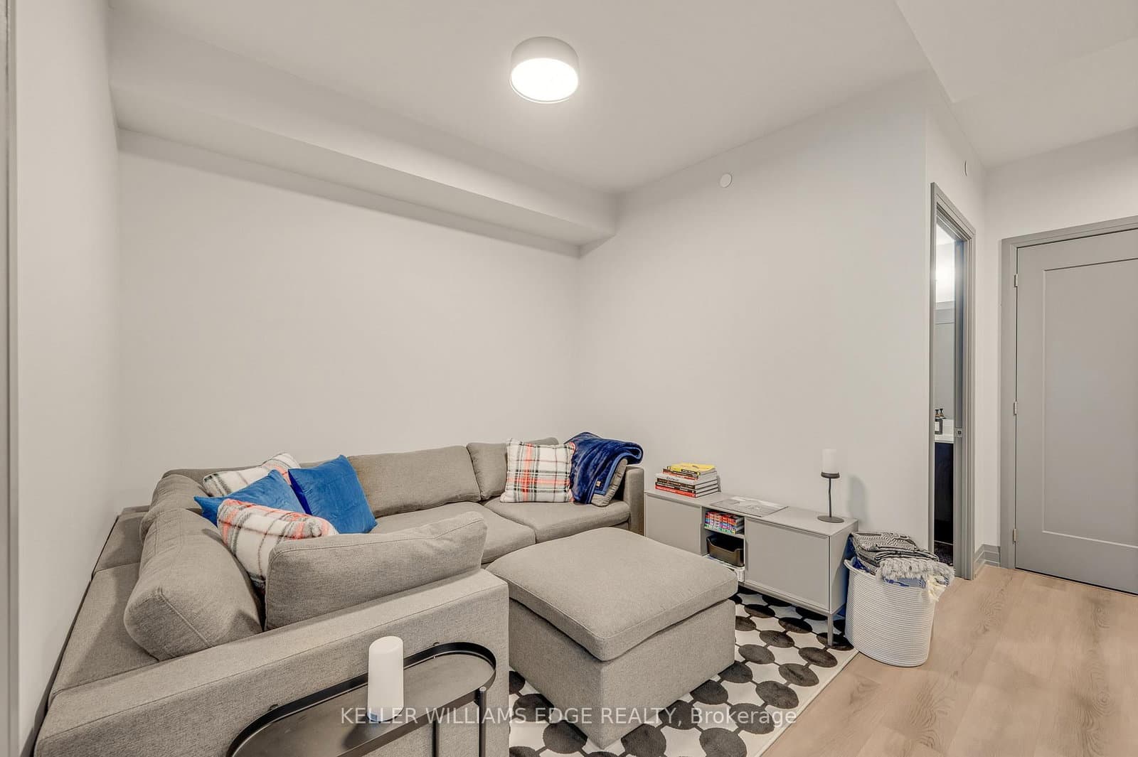 509 Dundas Street W, Unit 305 thumbnail 19