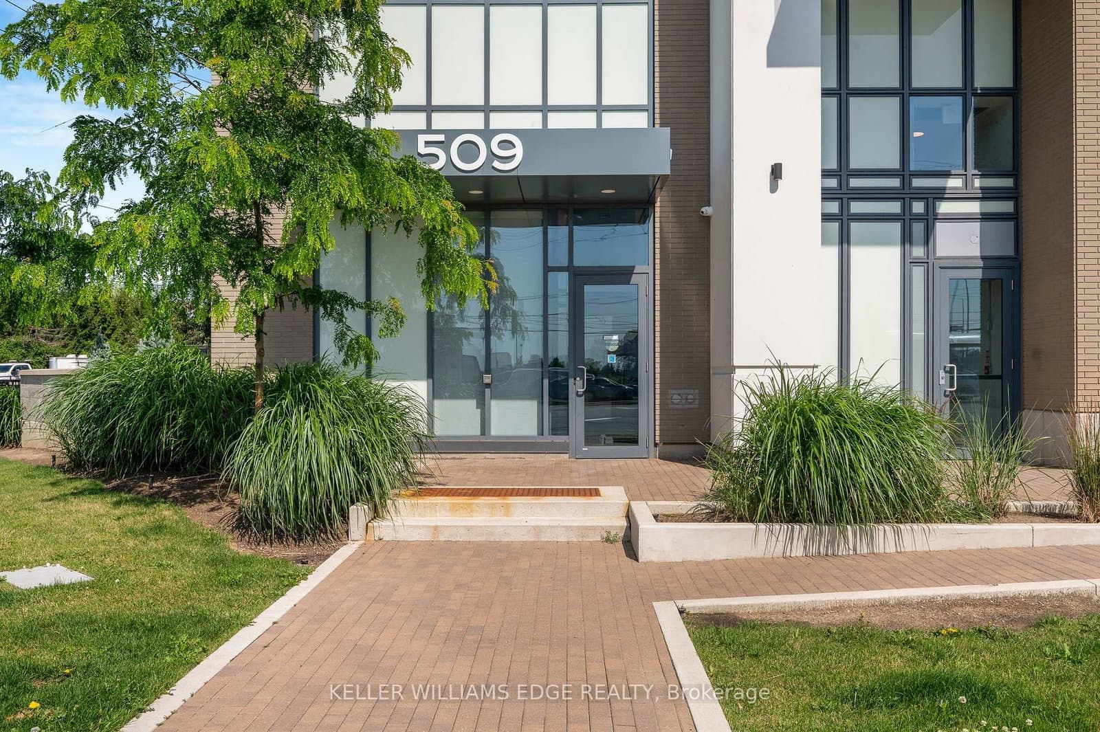 509 Dundas Street W, Unit 305 thumbnail 3