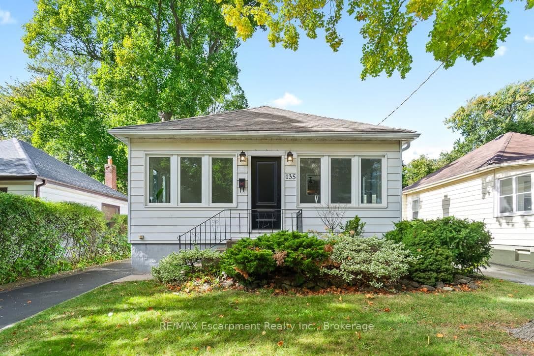 135 DEANE Avenue - Image 1