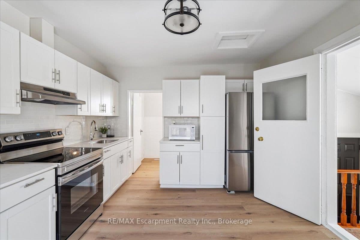 135 DEANE Avenue thumbnail 9