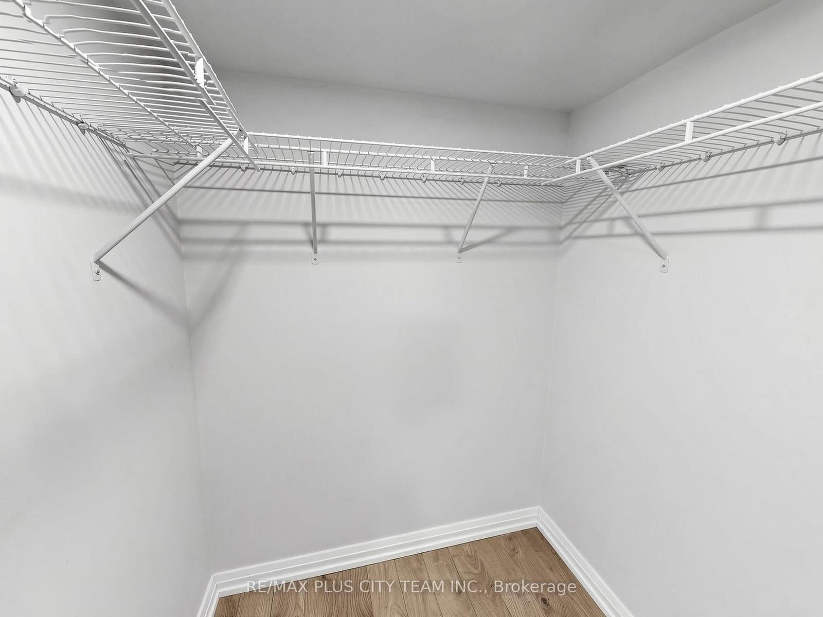 260 Renforth Drive thumbnail 31