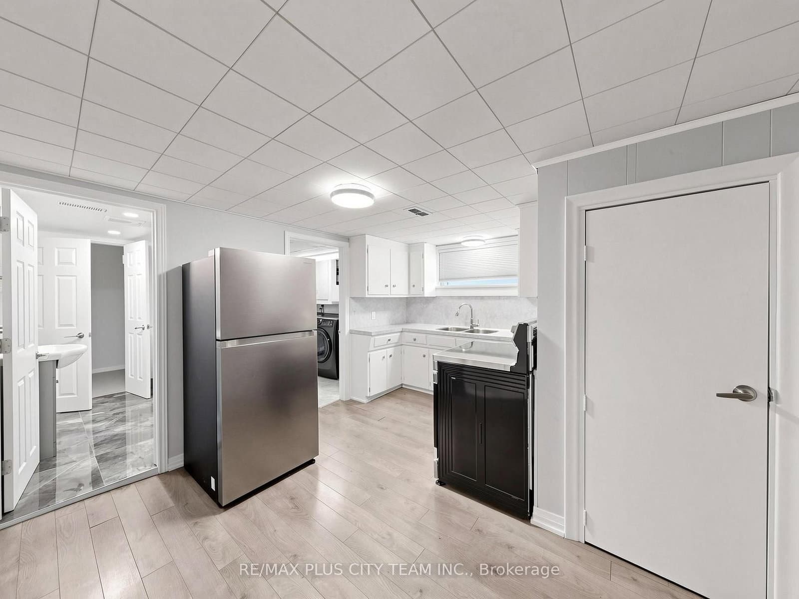 260 Renforth Drive thumbnail 32