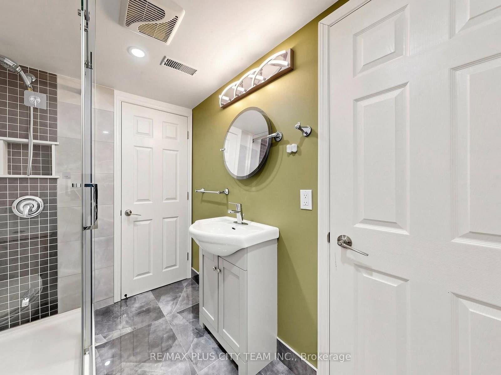 260 Renforth Drive thumbnail 35