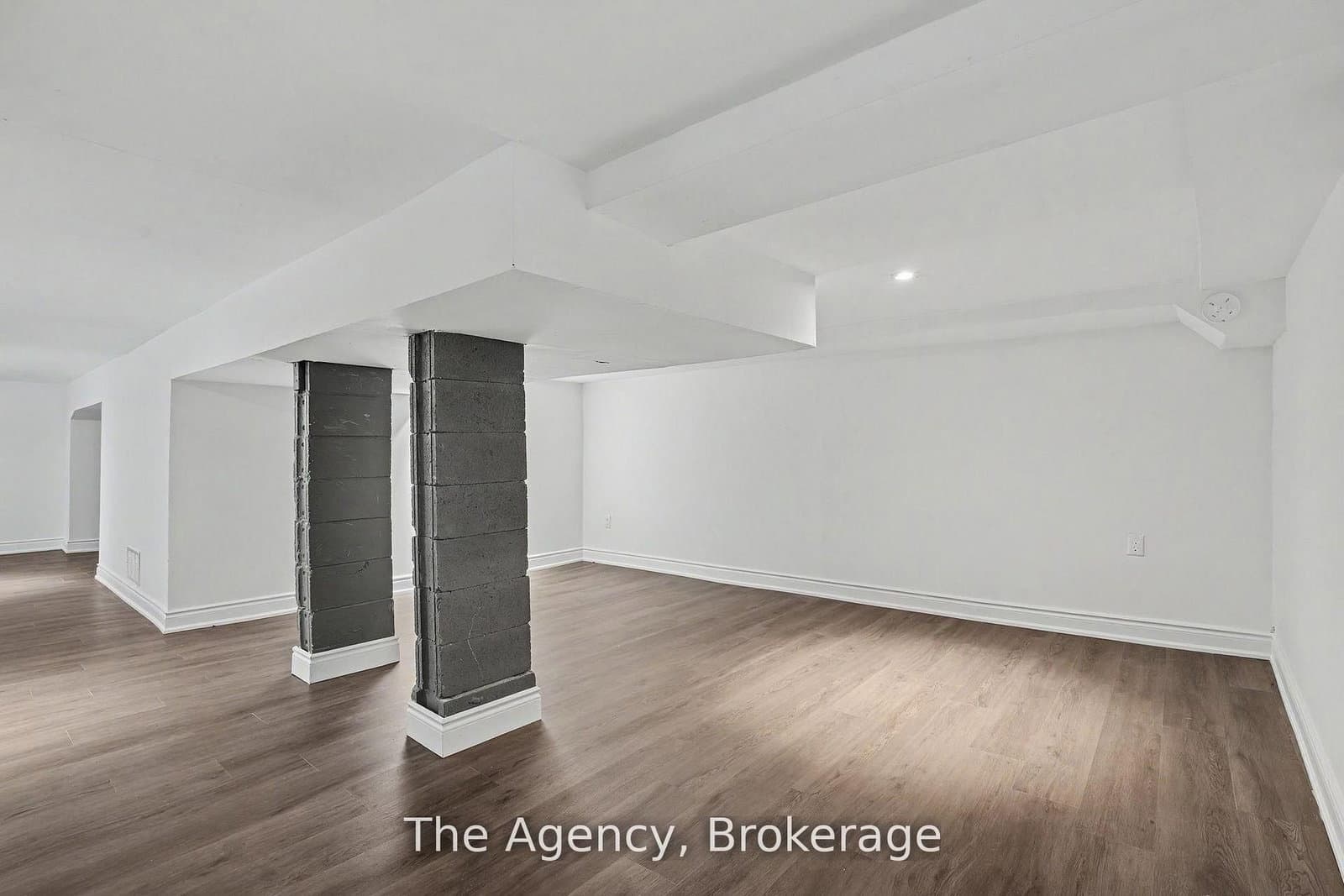 881 Lakeshore Road E thumbnail 20