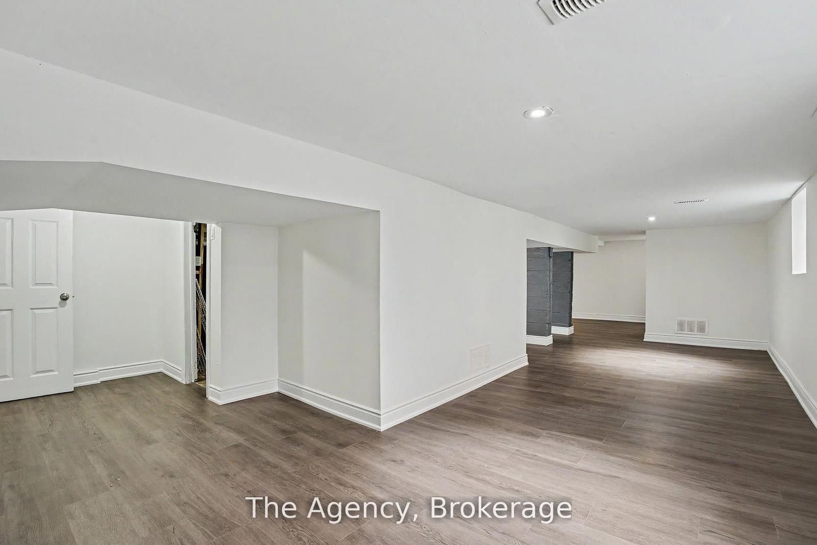 881 Lakeshore Road E thumbnail 24