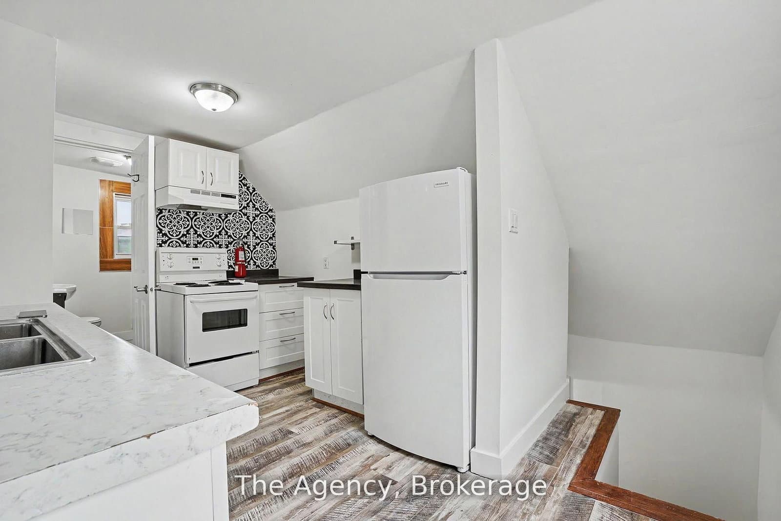 881 Lakeshore Road E thumbnail 30
