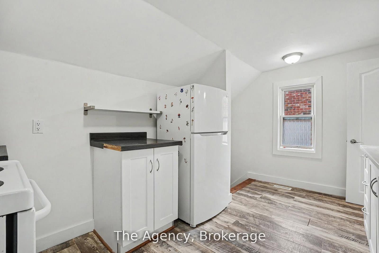 881 Lakeshore Road E thumbnail 32