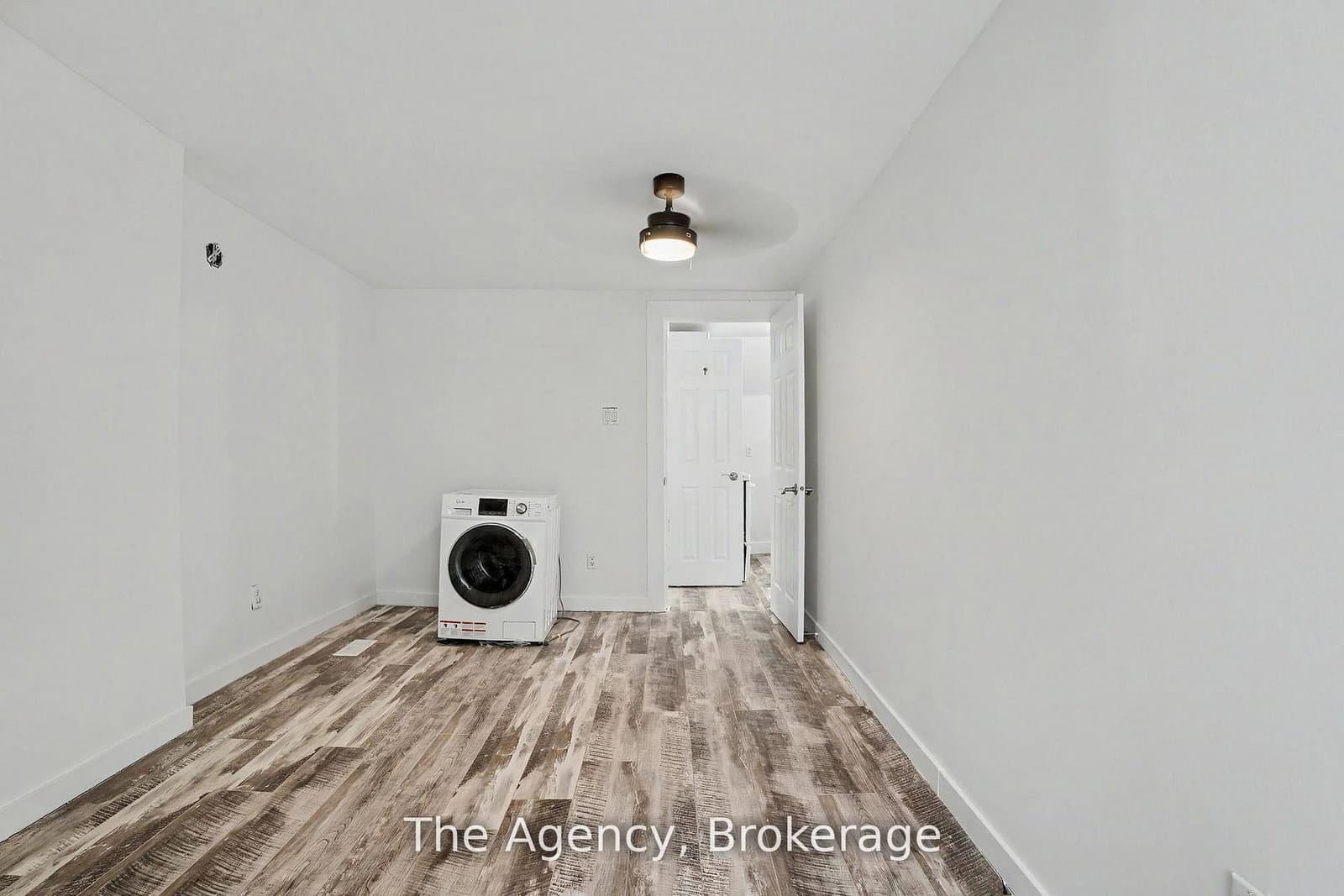881 Lakeshore Road E thumbnail 34