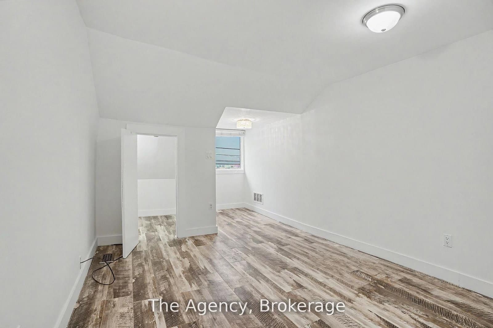 881 Lakeshore Road E thumbnail 35