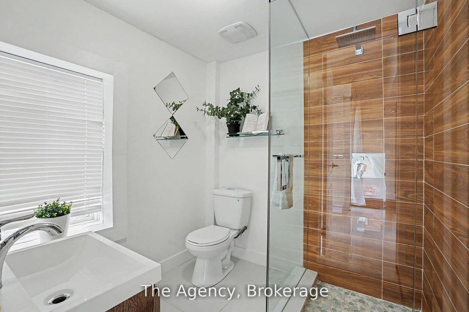881 Lakeshore Road E thumbnail 5