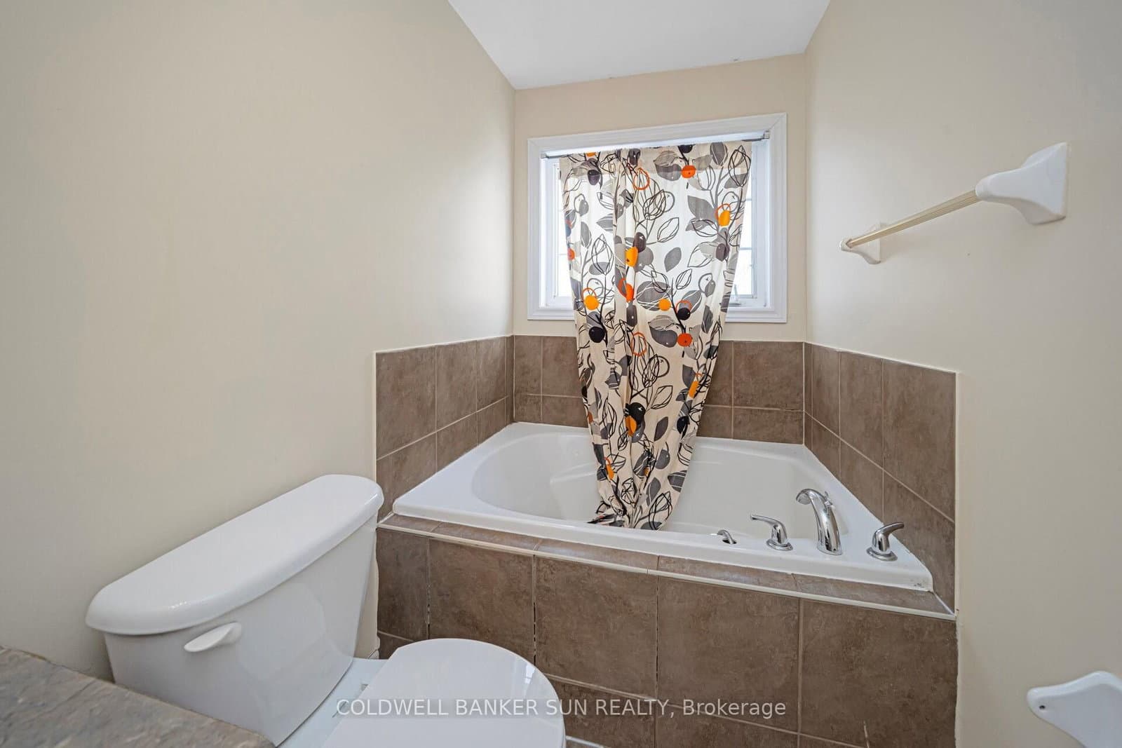 146 Crystalview Crescent thumbnail 22