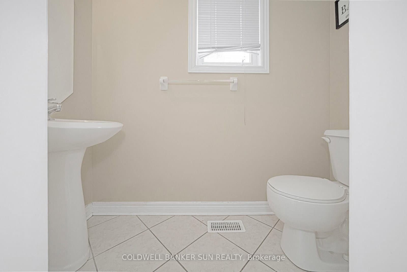 146 Crystalview Crescent thumbnail 4