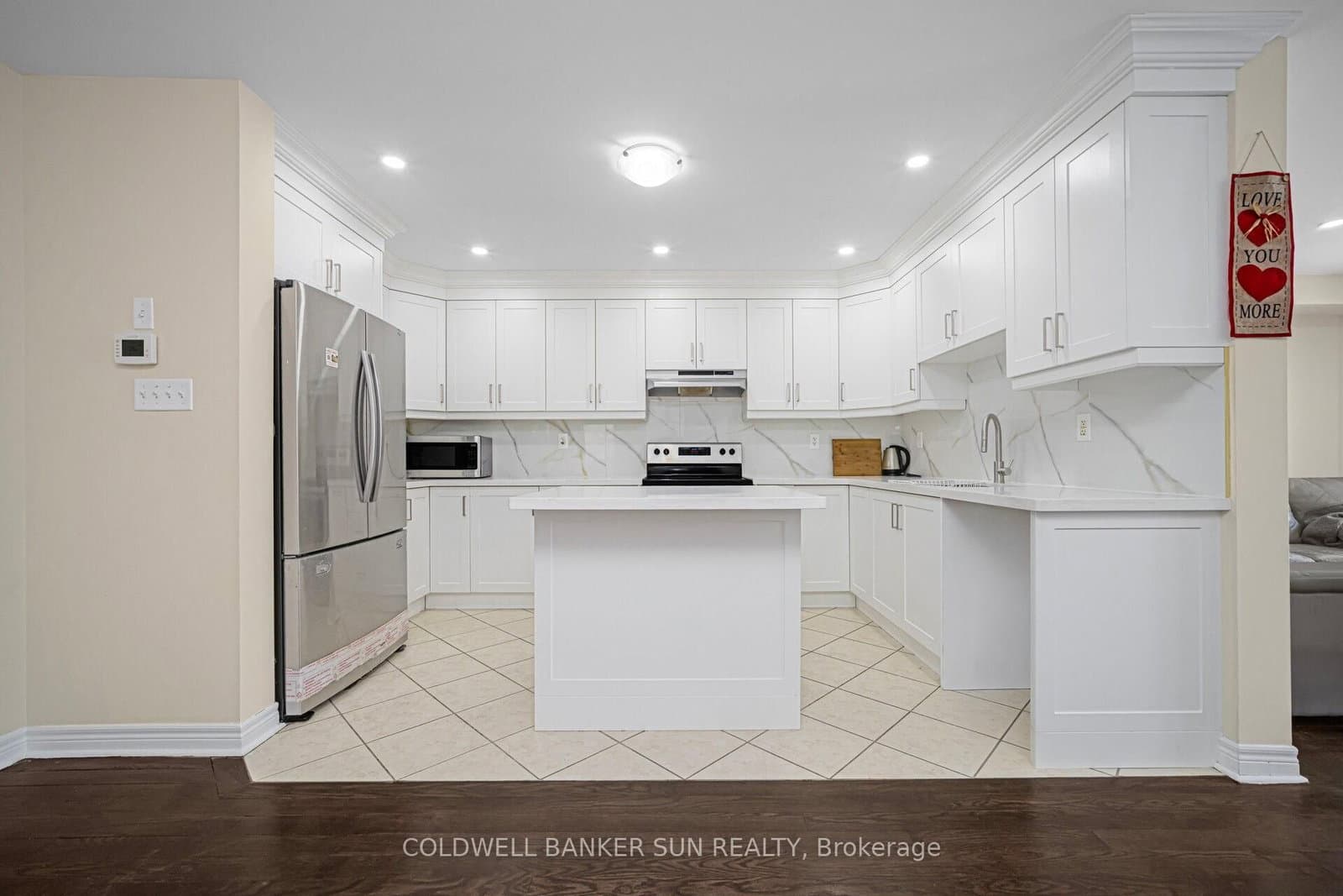 146 Crystalview Crescent thumbnail 9