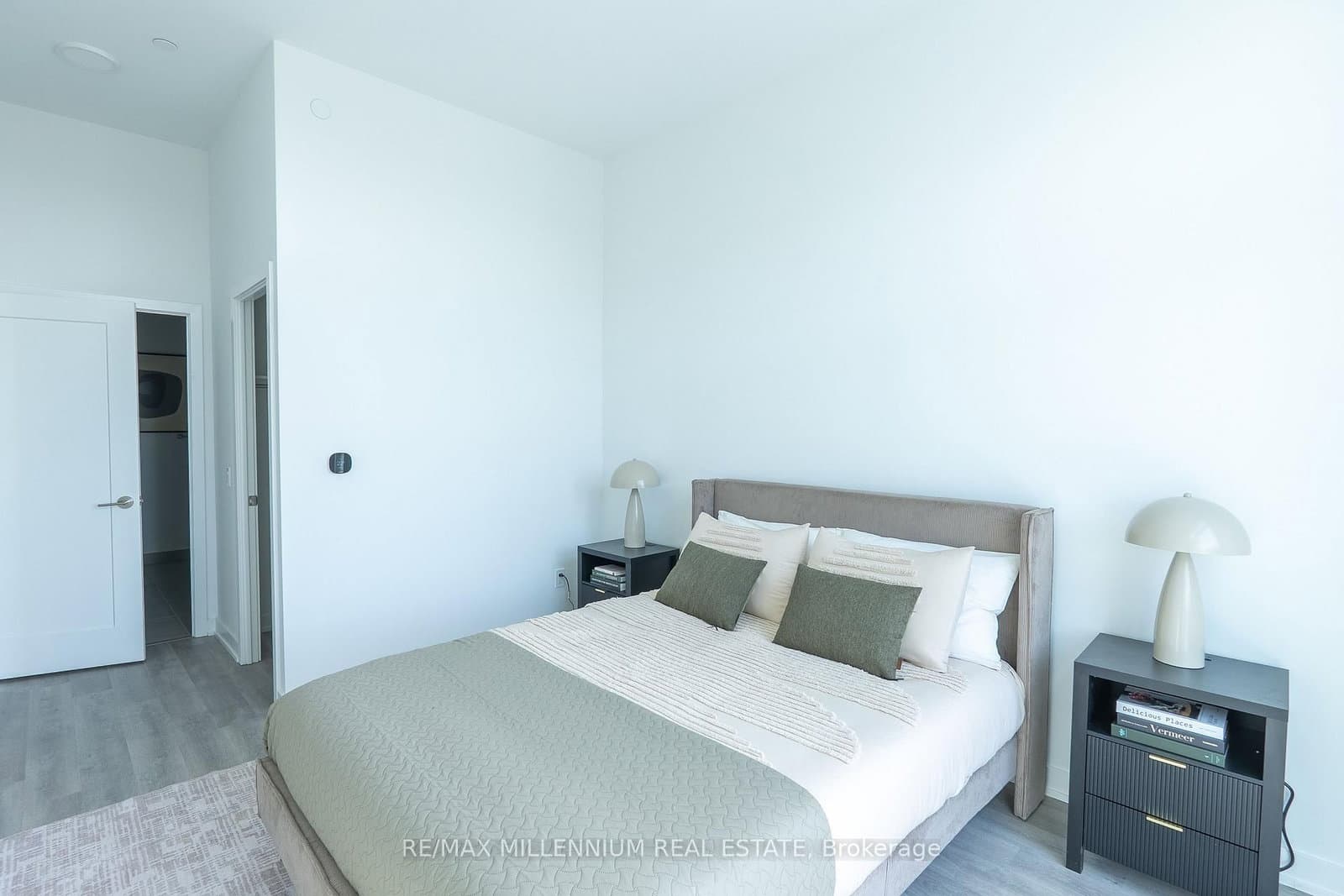5105 Hurontario Street, Unit PH6 thumbnail 11