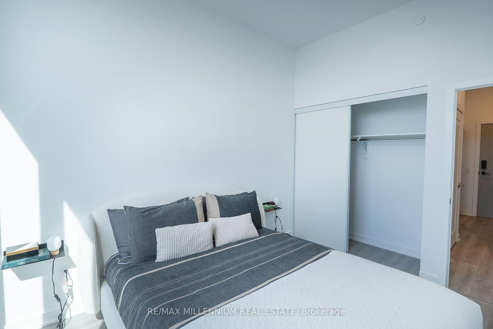5105 Hurontario Street, Unit PH6 thumbnail 12