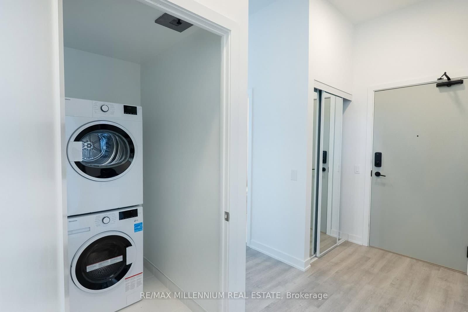 5105 Hurontario Street, Unit PH6 thumbnail 14