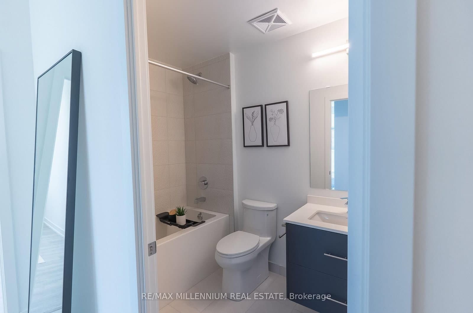 5105 Hurontario Street, Unit PH6 thumbnail 16