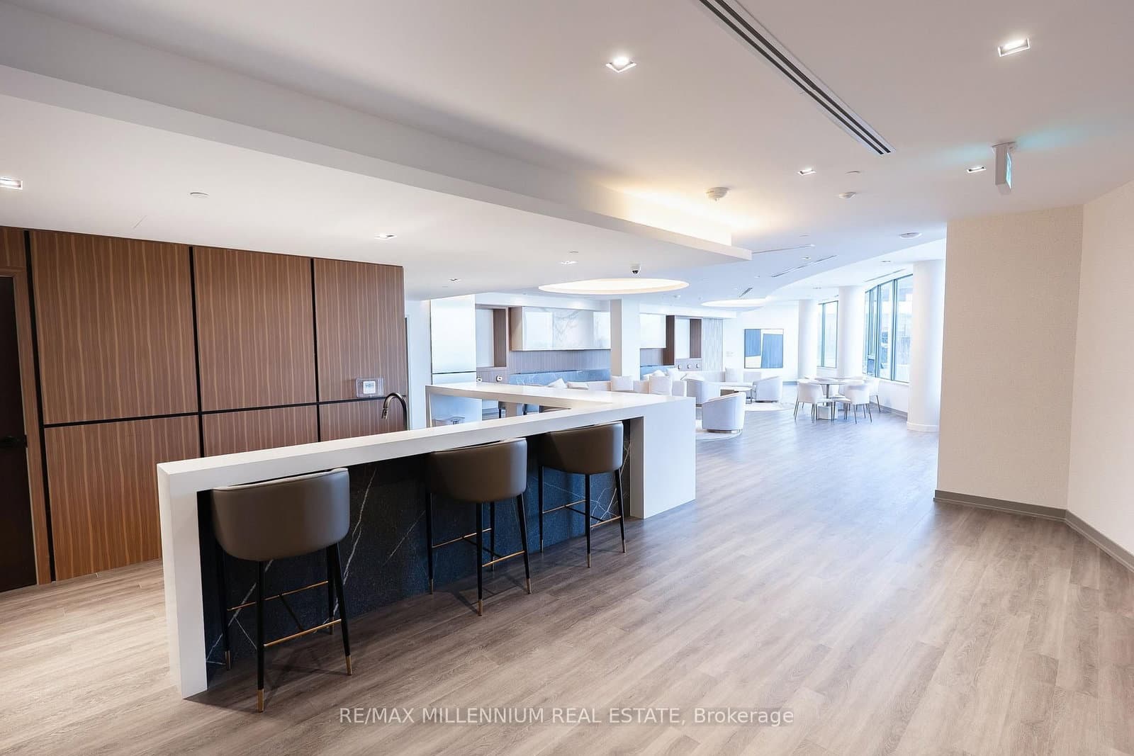 5105 Hurontario Street, Unit PH6 thumbnail 25