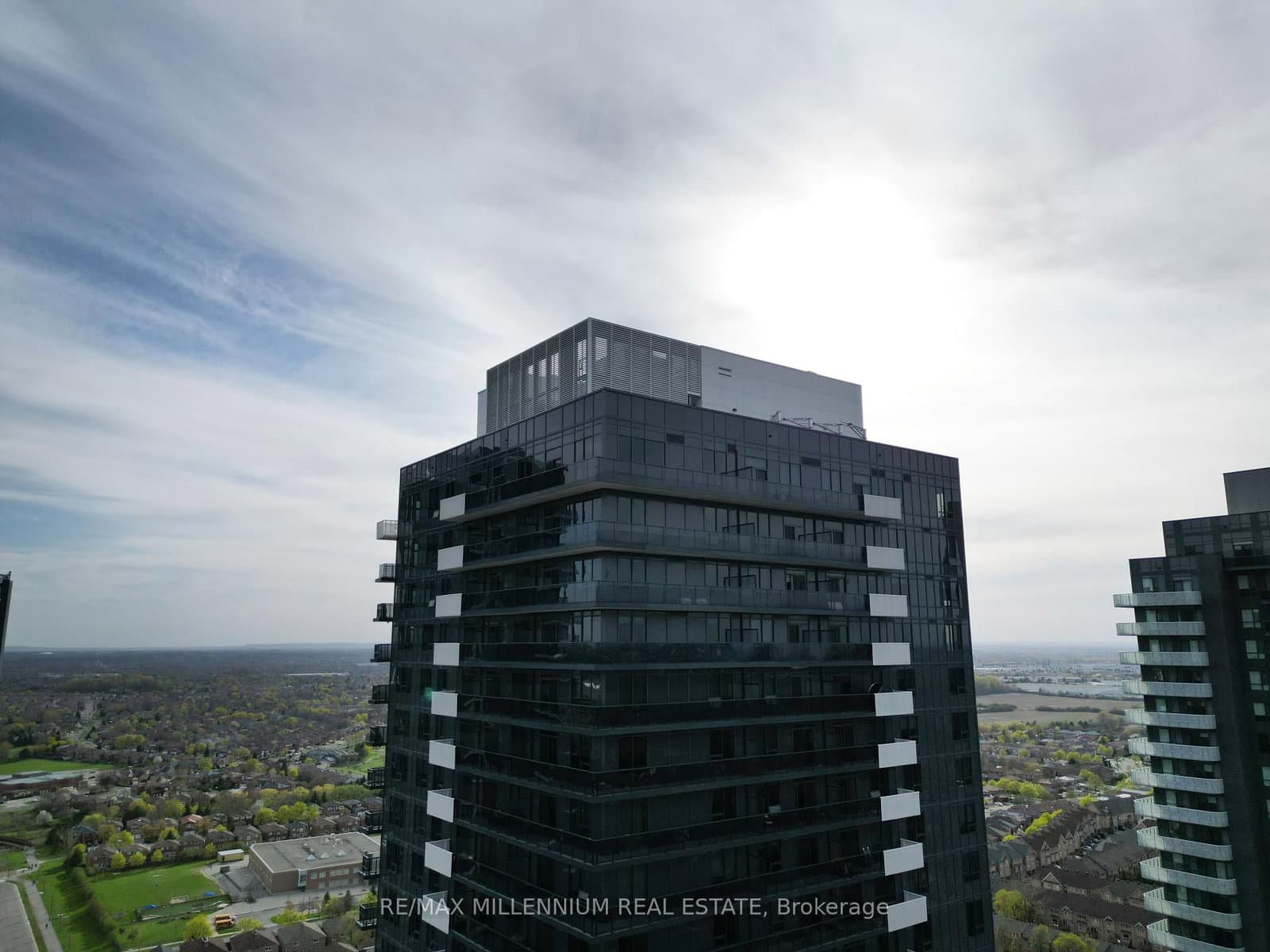 5105 Hurontario Street, Unit PH6 thumbnail 27