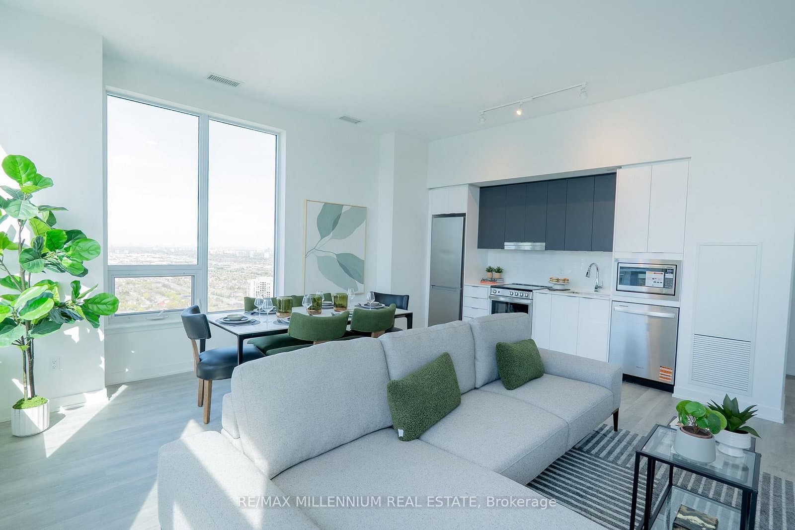 5105 Hurontario Street, Unit PH6 thumbnail 6