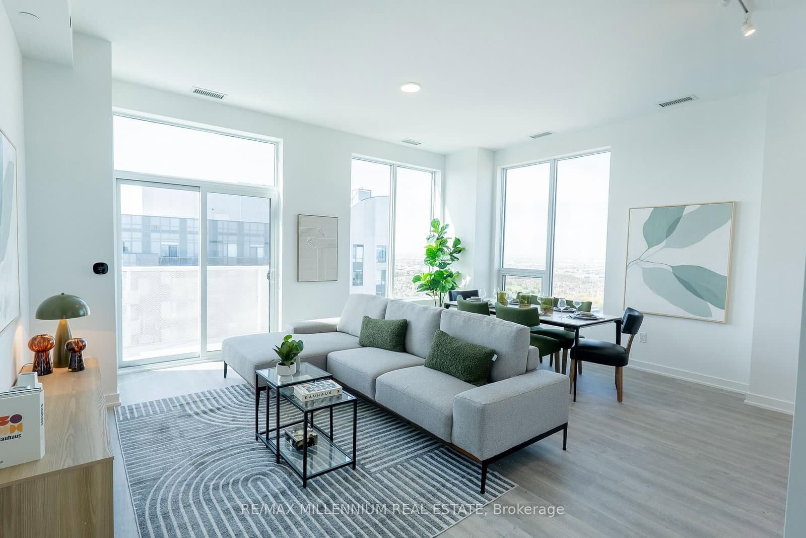 5105 Hurontario Street, Unit PH6 thumbnail 7