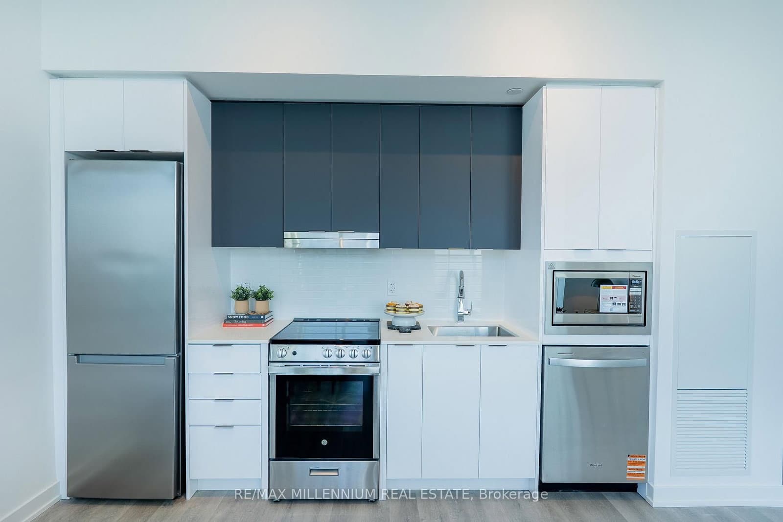 5105 Hurontario Street, Unit PH6 thumbnail 9