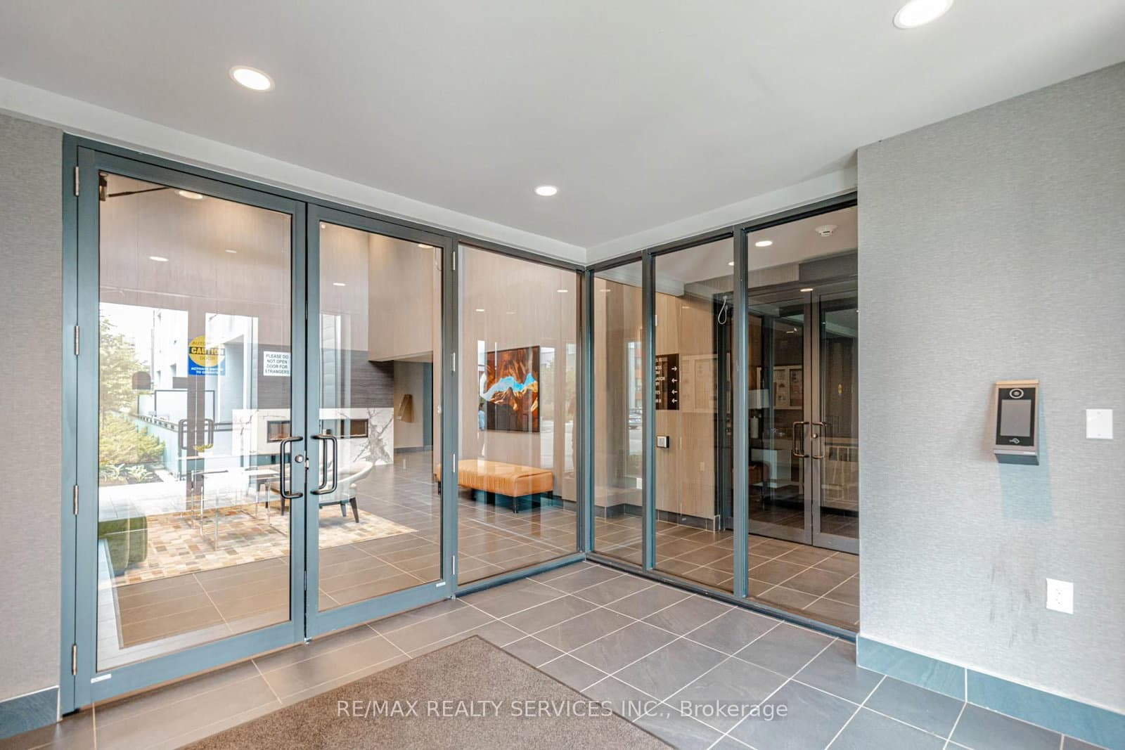 95 Dundas Street W, Unit 101 thumbnail 11